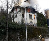 Un incendio calcina un edificio abandonado de San Sebastián