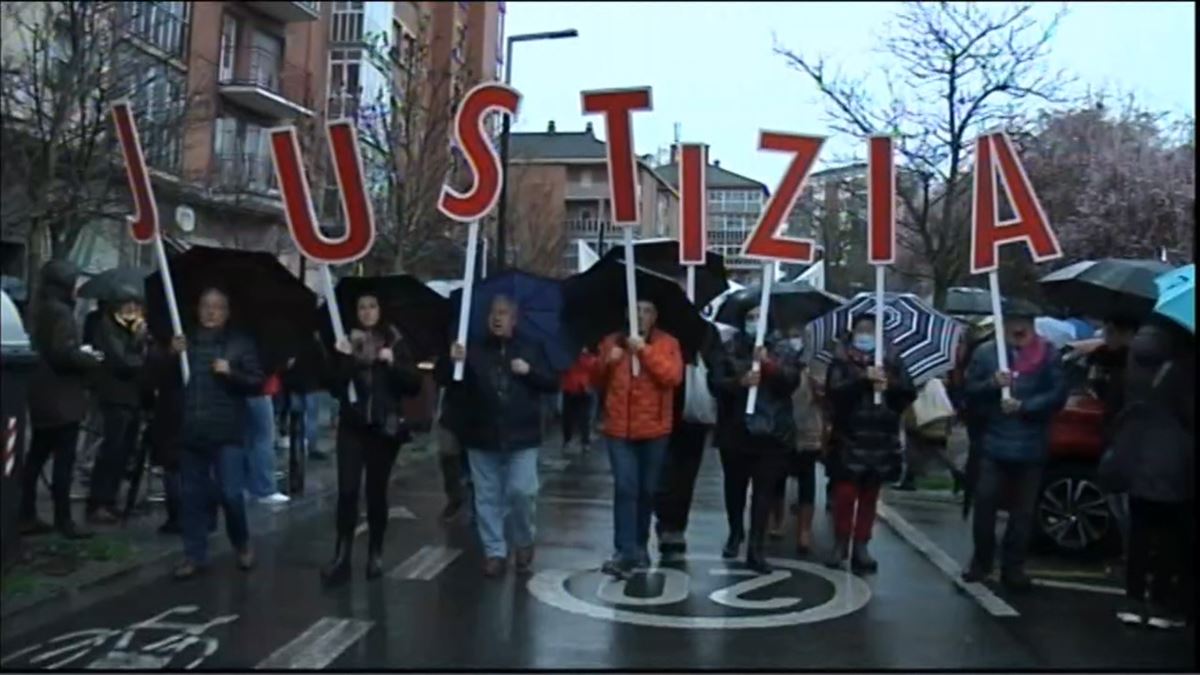 Manifestación en Vitoria-Gasteiz, en recuerdo a las víctimas del 3 de marzo. Foto: Radio Vitoria