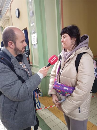 Iñaki Guridik Maria elkarrizketatu du, Przemysl hiriko estazioan 