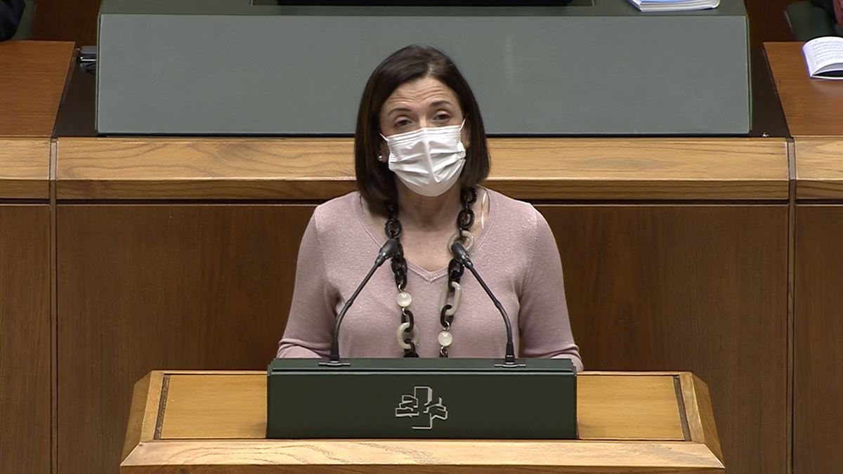 Beatriz Artolazabal. Imagen obtenida de un vídeo del Parlamento Vasco.