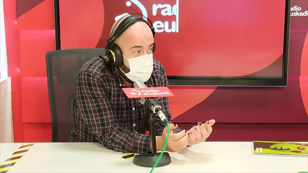 Xabier Legarreta en Radio Euskadi. Foto: EITB Media