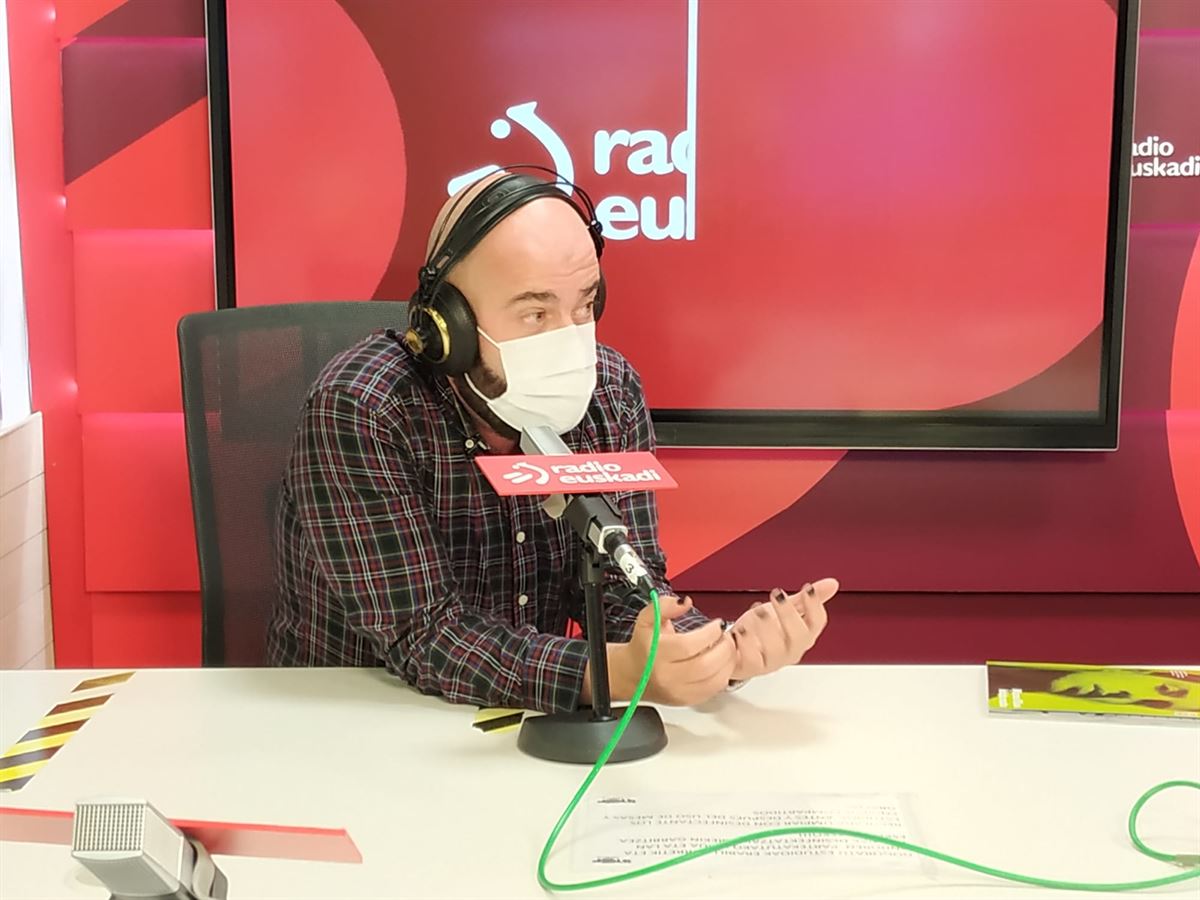Xabier Legarreta en Radio Euskadi. Foto: EITB Media