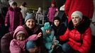 Refugiados en la estación de tren de Kiev. EFE title=