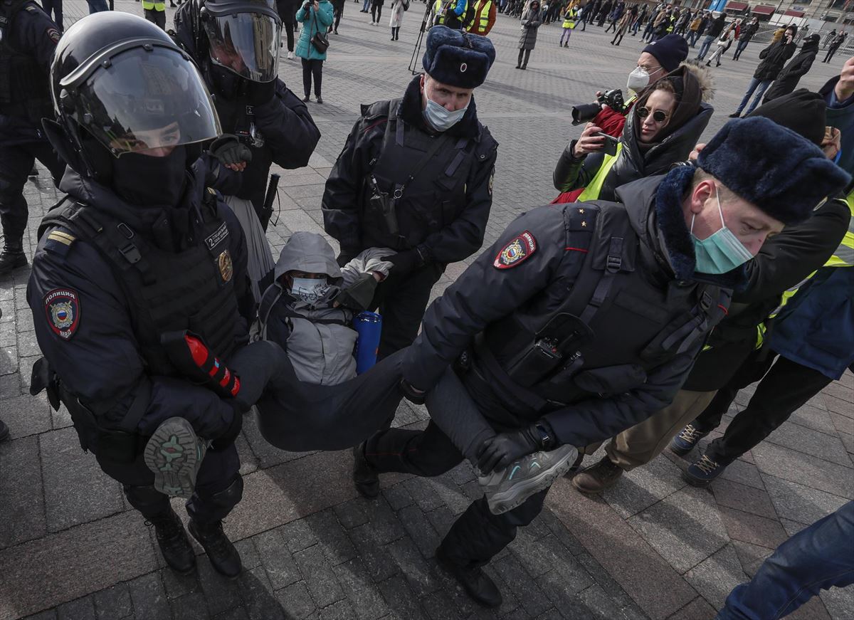 4.500 pertsona atxilotu dituzte Errusiako manifestazioetan. Argazkia: EFE