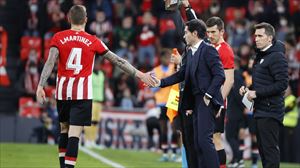 Iñigo Martínez sufre una sobrecarga muscular en su pierna derecha