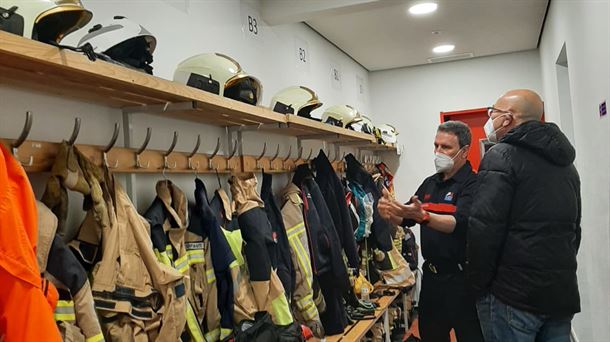 Nos "colamos" en un parque de bomberos