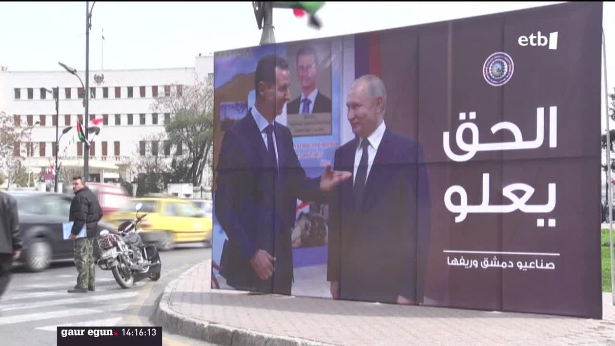 Putin eta al-Assad kartel batean, Damaskon. EITB Mediaren bideo batetik ateratako argazkia.