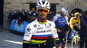 Alaphilippe tiene dos costillas rotas y un pulmón perforado tras su caída en la Lieja-Bastoña-Lieja