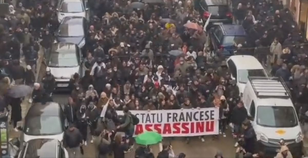 Manifestación por Yvan Colonna, esta tarde en Bastia. Captura de imagen de un vídeo de la protesta.