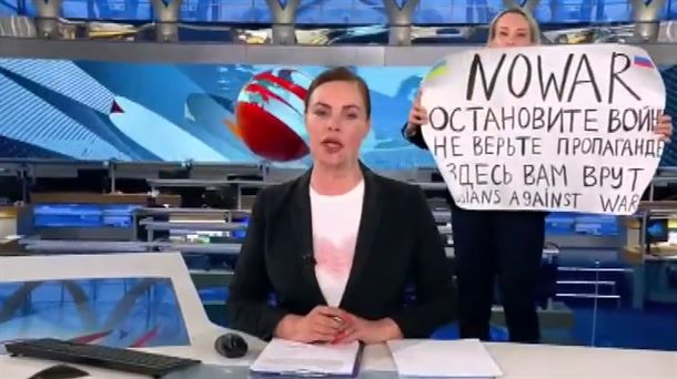 Marina Ovsyannikova periodista rusa interrumpe informativo