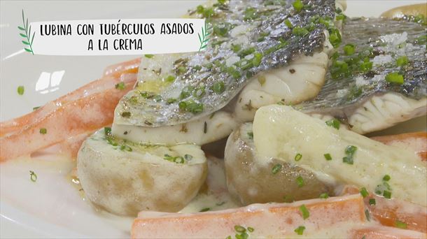 Lubina con tubérculos asados a la crema 