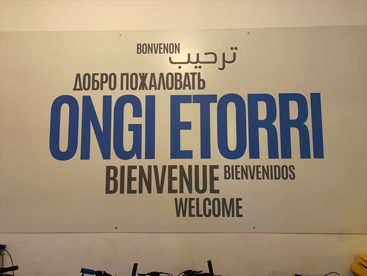 Cartel de bienvenida en Larraña Etxea