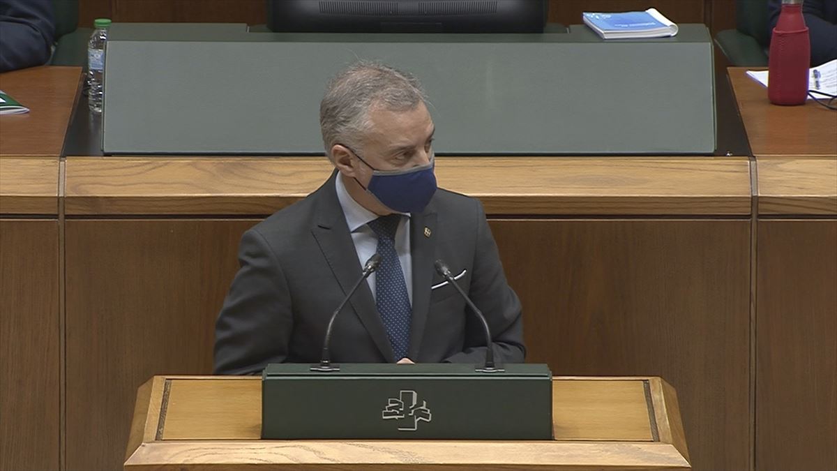 El lehendakari Iñigo Urkullu en el pleno de control del Parlamento Vasco