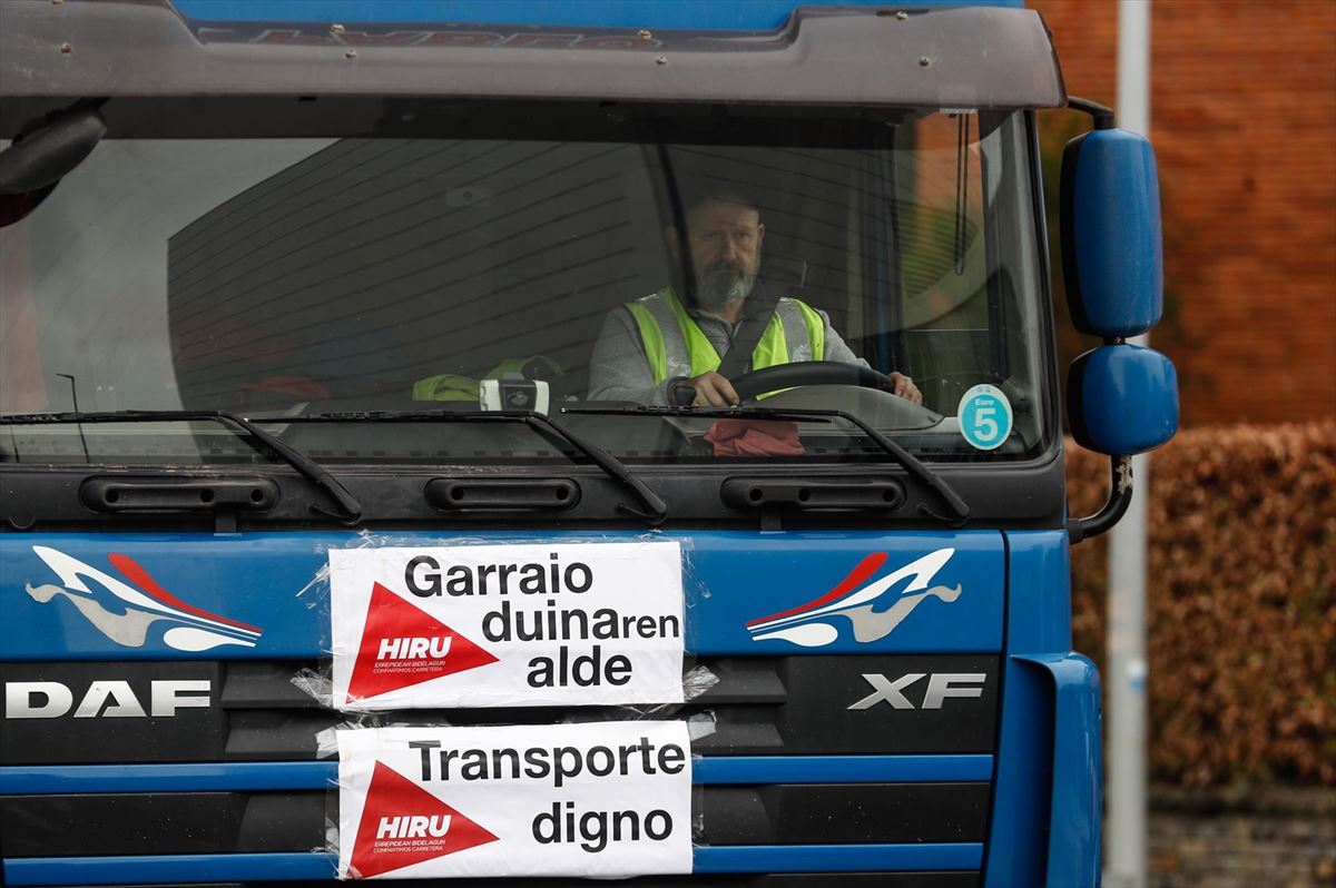 Un transportista en huelga. Foto de archivo: EFE