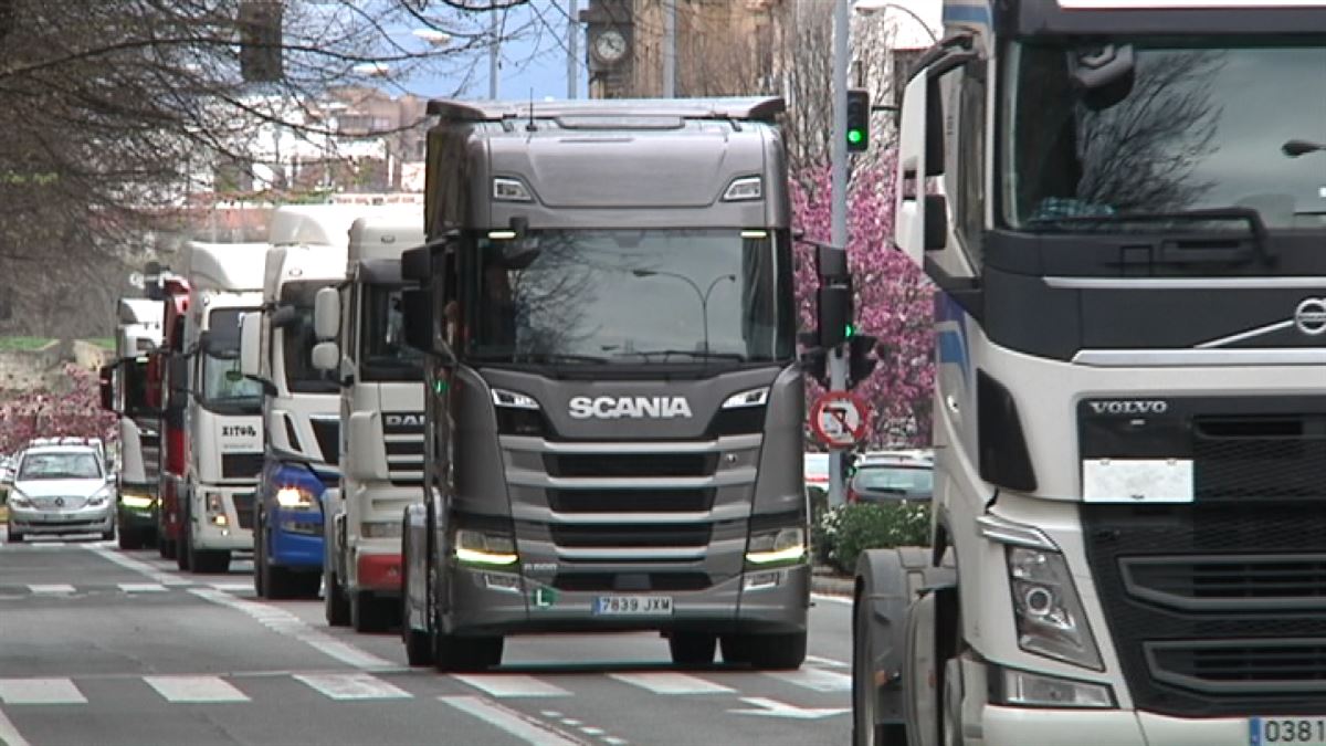 Camiones en Pamplona. Imagen obtenida de un vídeo de EITB Media.