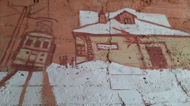 El ‘trenico’ a su paso por la antigua estación de Laminoria (Arraia-Maeztu)