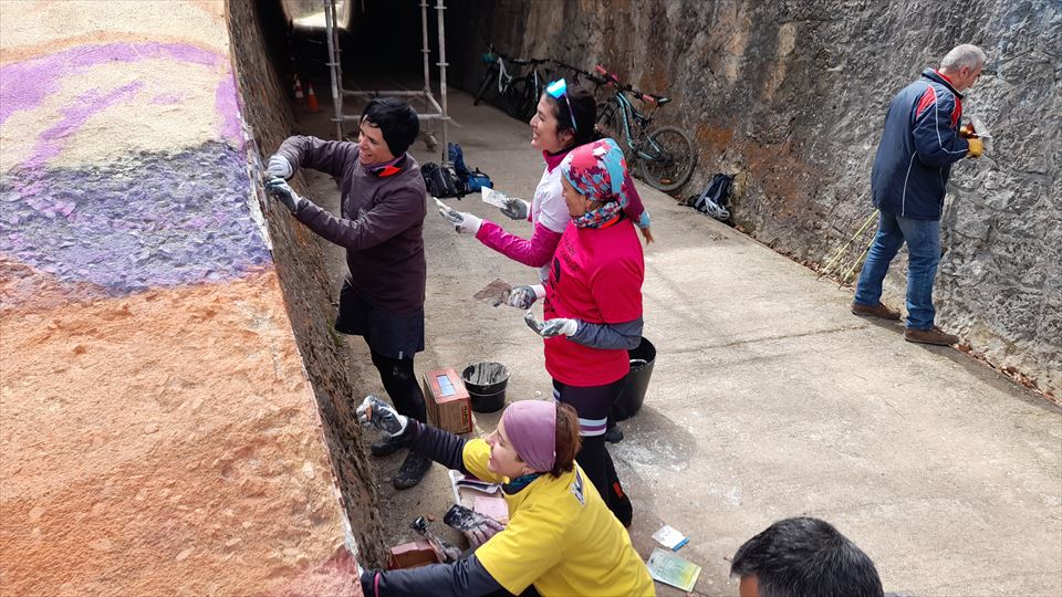 Las chicas de ELLABikes aportan su trabajo colaborativo