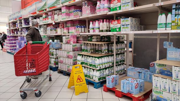 Un supermercado en una foto de archivo de EFE.