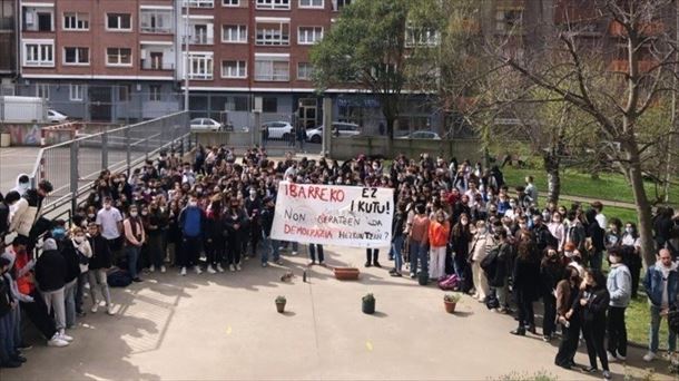 Ibarrekolandako ikasleen eta irakasleen protesta. Irudia: IES Ibarrekolanda.