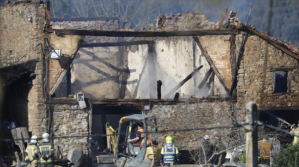 Tragedia en Okondo: dos hermanos y una hermana mueren en el incendio de su caserío