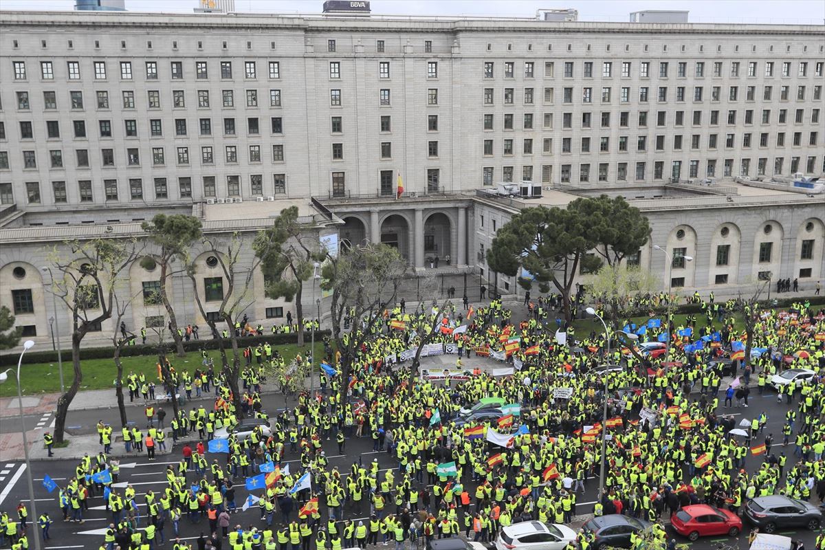 Estatu osoko garraiolarien protesta Madrilen