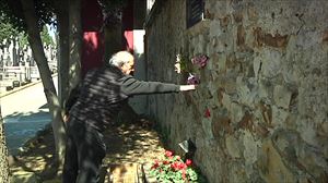 Derioko hilerriko horma, errepresioaren sinbolo: 500 pertsona fusilatu zituztela kalkulatzen dute