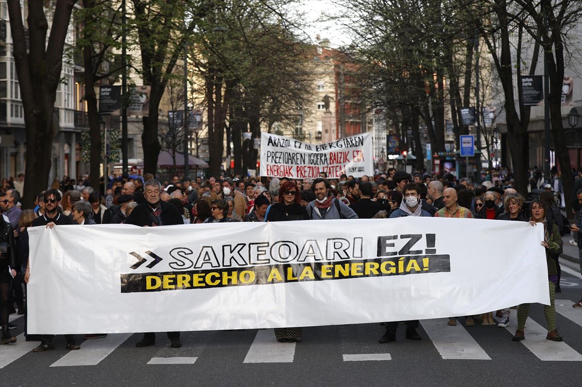 Cabecera de la manifestación de esta tarde en Bilbao. EFE