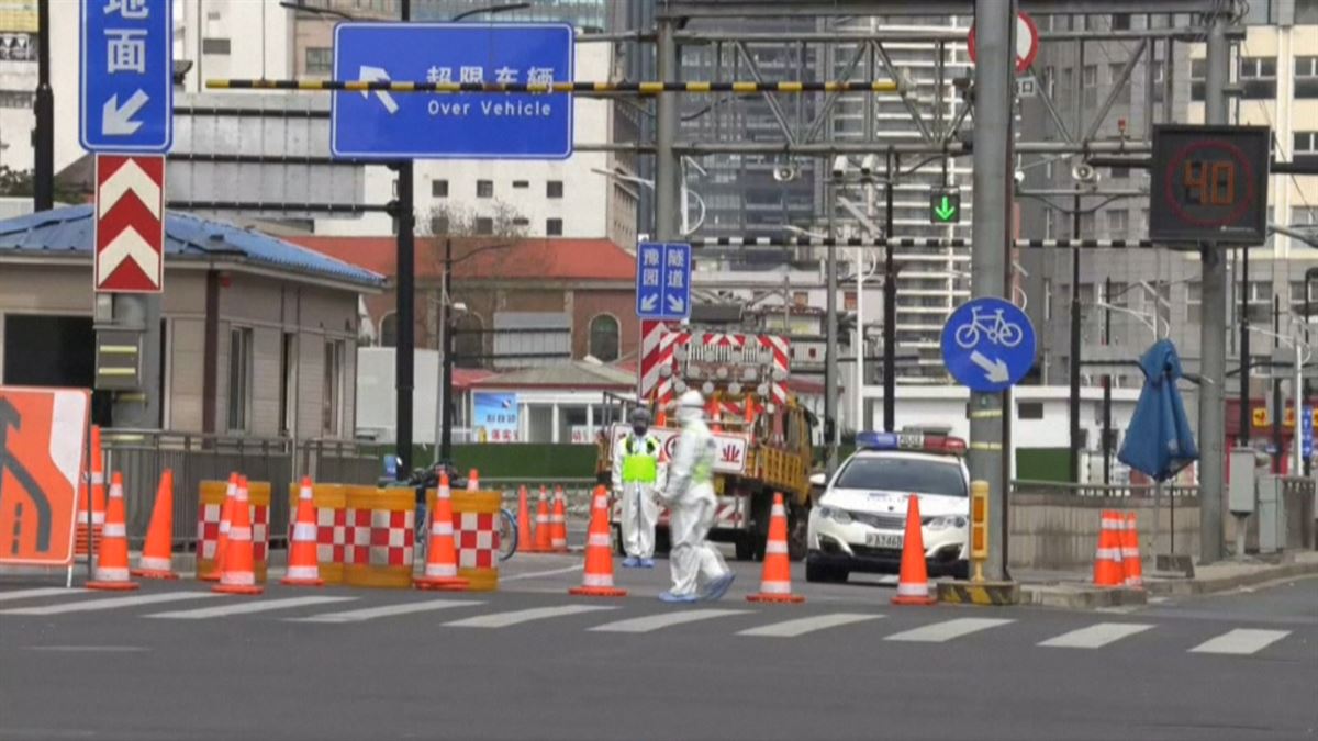 Control policial en Shanghái. Imagen obtenida de un vídeo de Agencias.