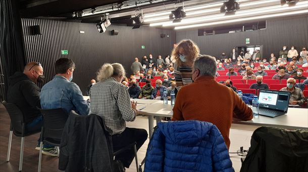 6.-Constitución de la mesa encargada de llevar el proceso electoral de renovación de la Junta Directiva de ACOA-AKE