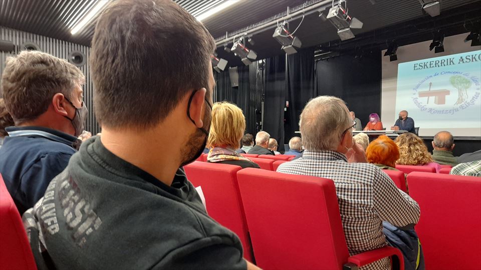 10.-Una vez presentadas las dos candidaturas se procede a la votación