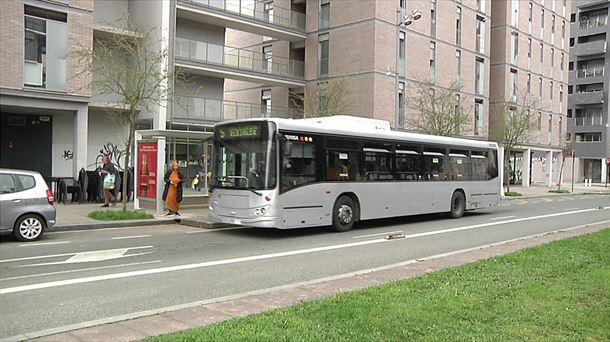 Tuvisako autobus bat EITB Mediaren artxiboko irudi batean.