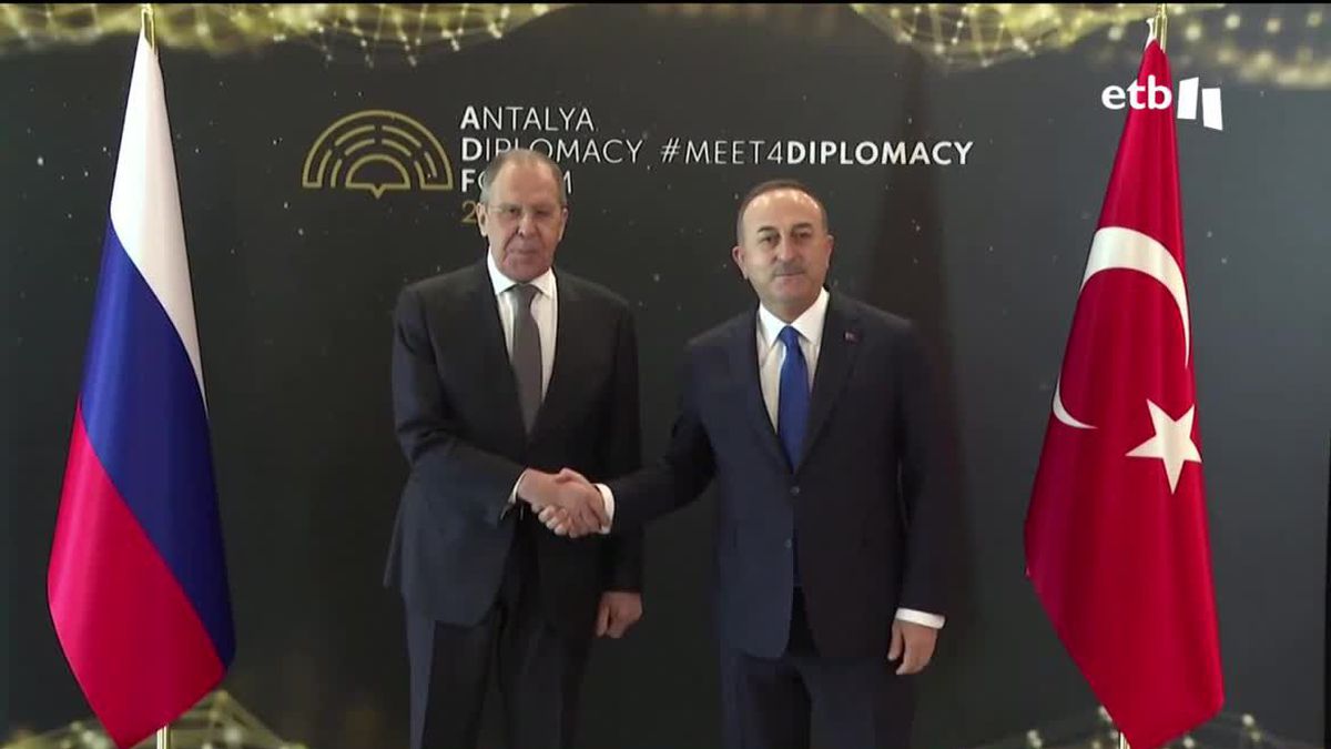 Erdogan preside la reunión entre Rusia y Ucrania en Turquía.