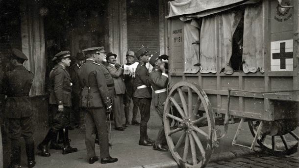 Traslado de heridos de guerra en Africa. Fuente: Wikipedia