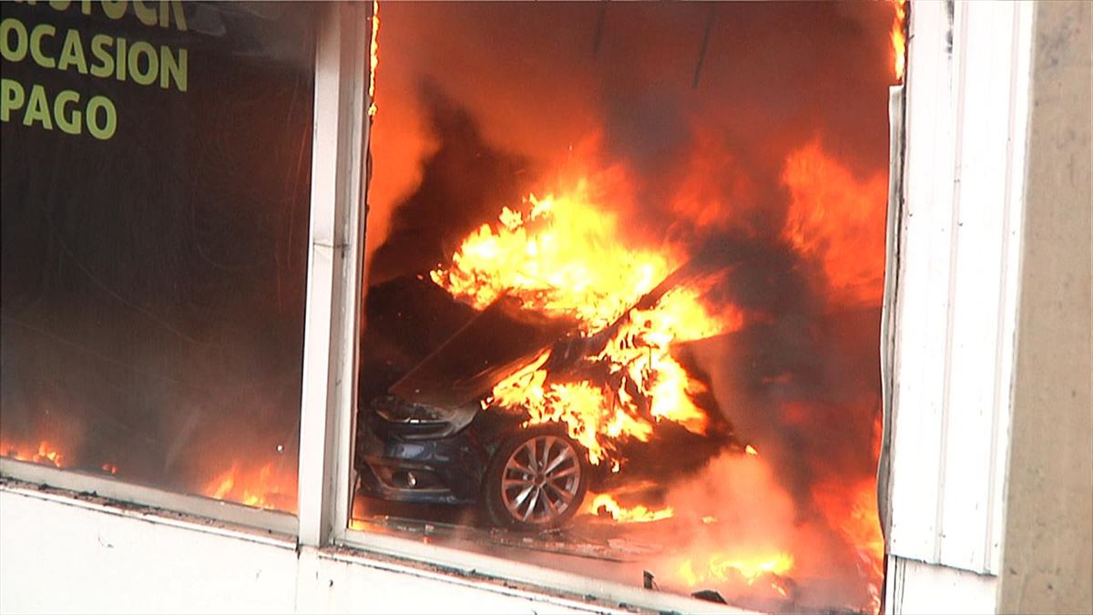 Incendio en un concesionario de vehículos de Erandio