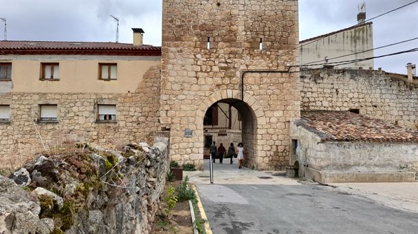 La Puerta Norte de la muralla de Salinillas de Buradon.