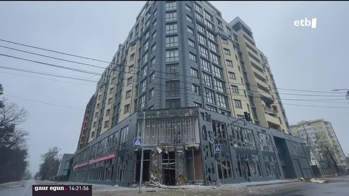 Edificio destruido en las afueras de Kiev. Imagen obtenida de un vídeo de EITB Media.