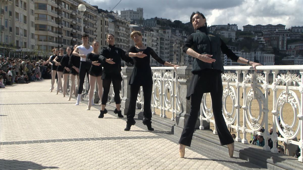 Lucia lacarra se ha sumado al mes de la danza de Donostia