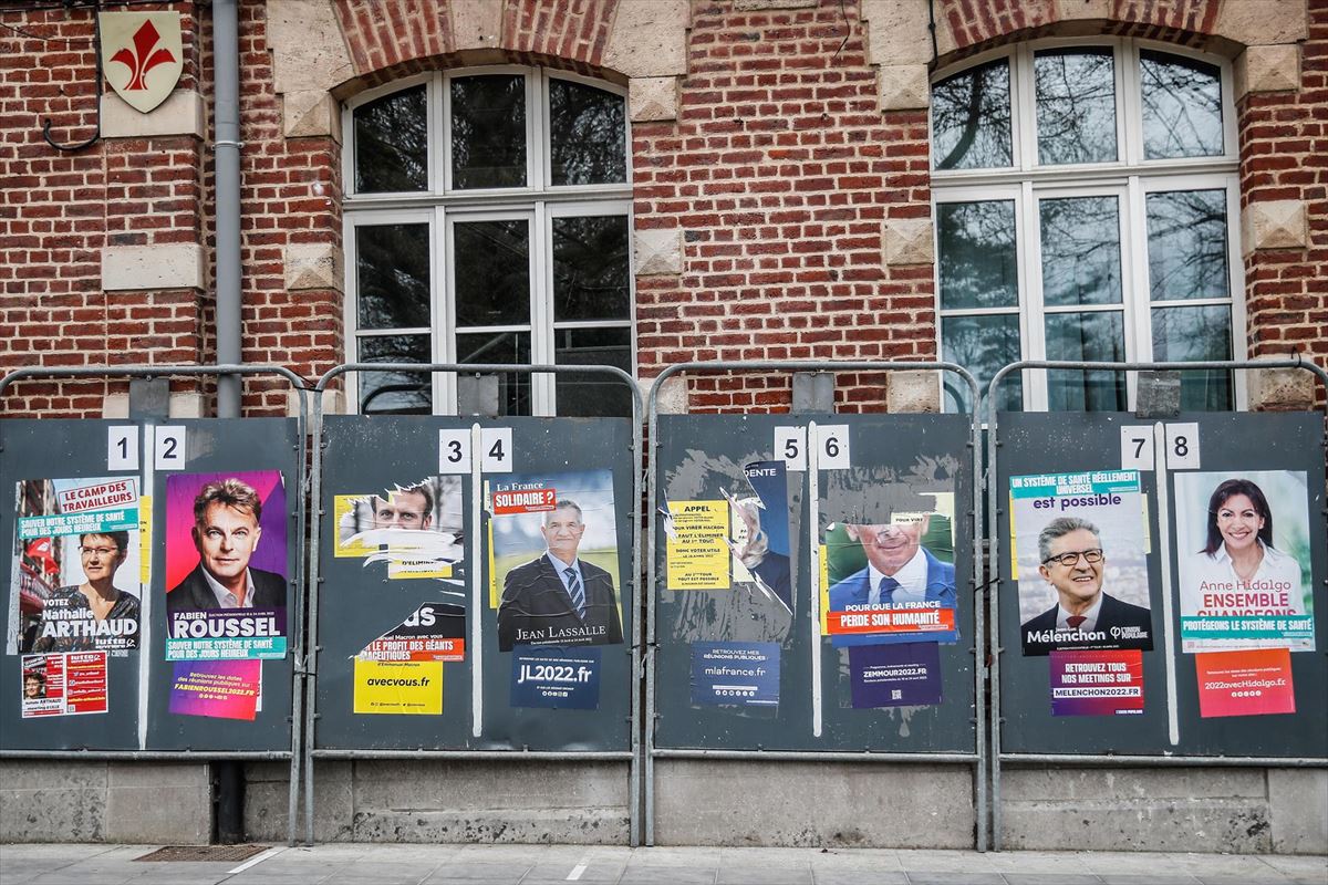 Carteles de las elecciones a la presidencia francesa.