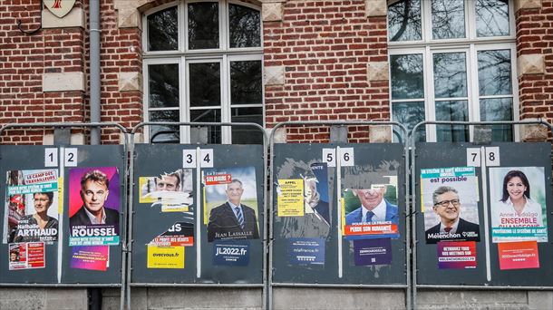 Carteles de las elecciones a la presidencia francesa.