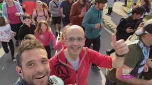 Izugarrizko giro eta jendetza izan da Derion, Korrikan, Agus Barandiaran eta Aritz Ganboarekin