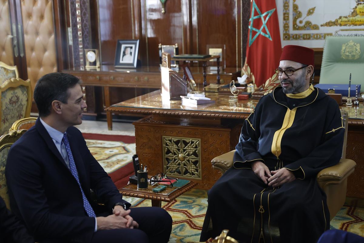 Mohamed VI.a Marokoko erregea eta Pedro Sanchez Espainiako gobernuburua Rabaten. Argazkia: EFE