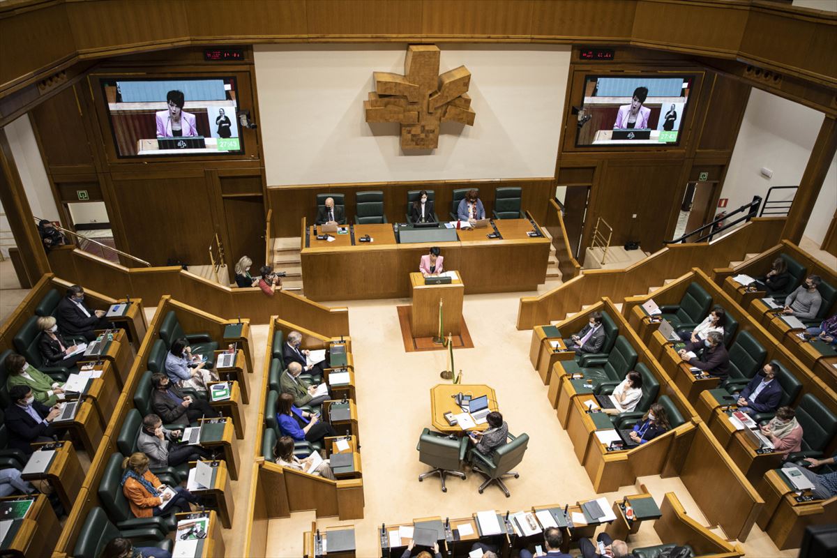 Maddalen Iriarte (EH Bildu), en su intervención en el Parlamento Vasco.
