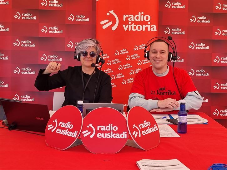 Almudena Cacho eta Aratz Goikoetxea esatariak. (Argazkia: EITB Media)