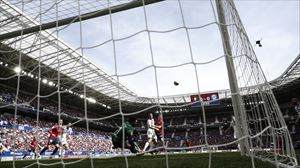 Osasuna investigará la retirada de la ikurriña y la bandera de Navarra de las gradas de El Sadar