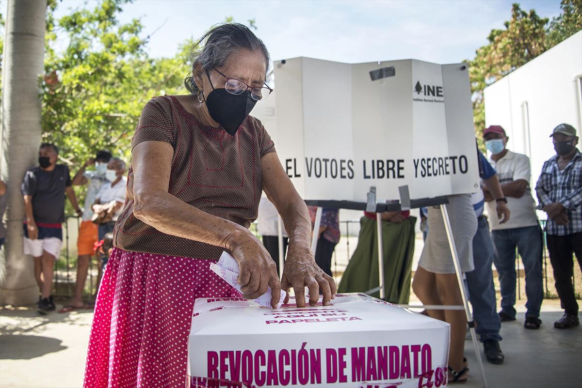 Un voto de la consulta de revocación de López Obrador.