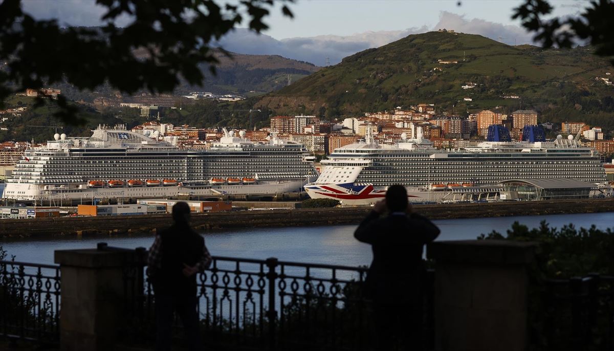 Cruceros en el puerto de Getxo. Foto: EFE.