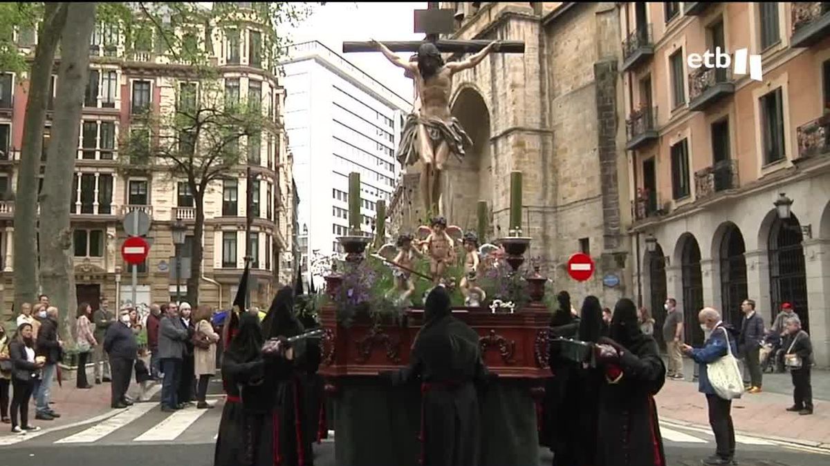Procesión en Bilbao. Imagen obtenida de un vídeo de EITB Media.