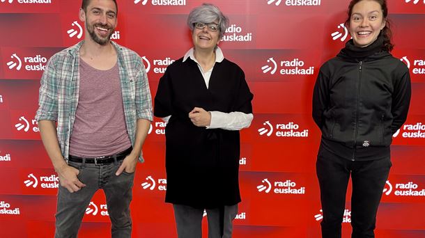 MIKEL ESTEBANEZ , ALMUDENA CACHO Y RACHEL LESSLAR, una de las fundadoras del Club Bilbao Gaels.     