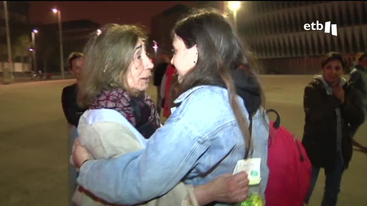 Faina y Virginia, su familia de acogida en Euskal Herria. Imagen obtenida de un vídeo de EITB Media