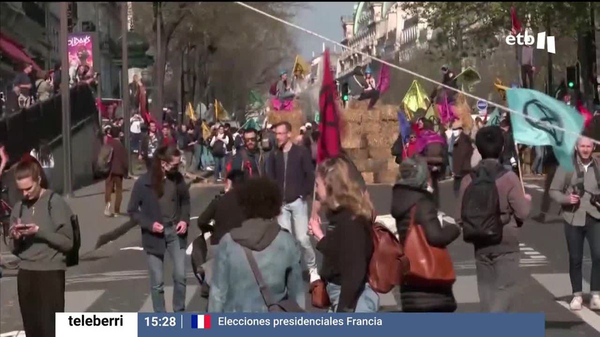 La disputa entre Macron y Le Pen llega a las calles